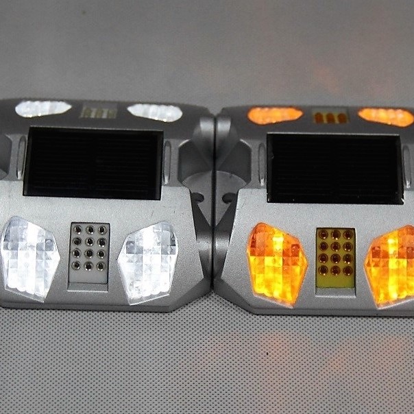 ART. TPSR4 MARKER STRADALE SOLARE 4 LED LUCE LAMPEGGIANTE
