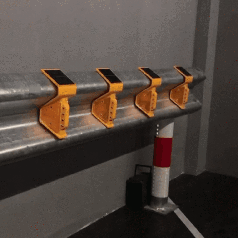 Marker solare per guardrail 8 led  luce Sincronizzata